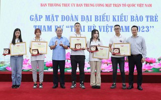 Vinh danh 5 kiều bào trẻ tham dự Trại hè Việt Nam năm 2023