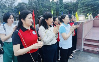 Lãnh đạo Hội LHPN Việt Nam dâng hương tại Nghĩa trang Hàng Dương 