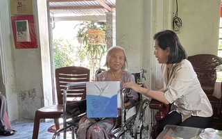 Hội LHPN Việt Nam thăm, tặng quà Mẹ Việt Nam Anh hùng và gia đình chính sách tại Thừa Thiên - Huế