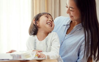 10 tuyệt chiêu giúp cha mẹ bận rộn vẫn gắn kết với con cái