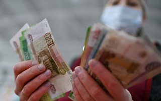 Người Nga đang "đau đầu" với cách dùng tiền