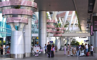 Nhà ga Quốc tế Đà Nẵng gây bất ngờ khi phủ "hồng đen" hưởng ứng không khí đón BLACKPINK