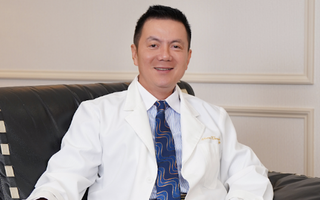 Chân dung bác sĩ Phan Thanh Hào, vị “thuyền trưởng” chèo lái Bệnh viện thẩm mỹ Á Âu