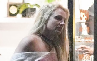 Britney Spears bơ phờ, lần đầu xuất hiện trên phố giữa đêm sau ly hôn