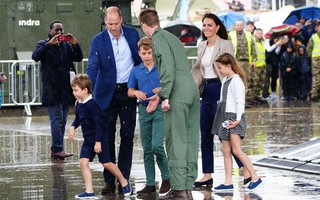 Thái tử William và Vương phi Kate quyết dành kỳ nghỉ hè dài trọn vẹn bên 3 con