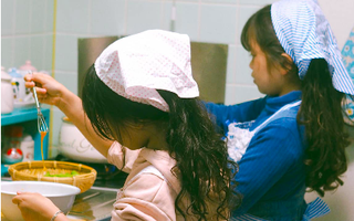 Mẹ Việt ở Nhật dạy con lớp 2 đã tự nấu cơm hộp mang đi mỗi ngày: Bí quyết là làm một người mẹ lười
