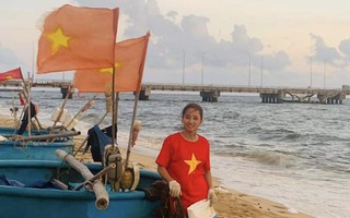 Cô gái Hà Nội yêu việc nhặt rác vì môi trường biển