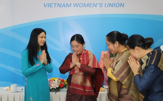 Chủ tịch Hội LHPN Thủ đô Viêng Chăn (Lào) chào xã giao Trung ương Hội LHPN Việt Nam