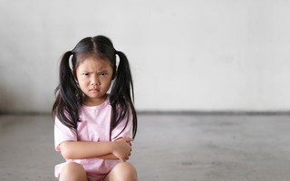 8 thói quen xấu con cái dễ bắt chước cha mẹ nhất