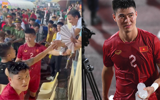 Quang Hải đổi áo với cầu thủ Palestine, Duy Mạnh được mẹ xoa đầu sau trận thắng của Đội tuyển Việt Nam 