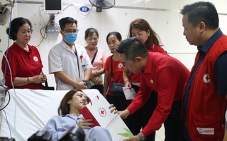 Hội Chữ thập đỏ Việt Nam hỗ trợ nạn nhân vụ cháy chung cư mini ở Hà Nội và lũ quét ở Lào Cai