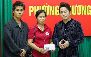 Ca sĩ Tùng Dương trao hơn 370 triệu đồng hỗ trợ nạn nhân vụ cháy chung cư mini