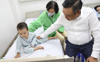 Chủ tịch Hà Nội rút ngắn chuyến công tác nước ngoài, tới thăm nạn nhân vụ cháy chung cư mini