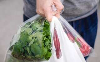 Túi nilon trong siêu thị có giảm nhưng… chậm