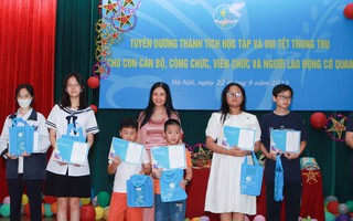 Tuyên dương thành tích học tập, vui Tết Trung thu cho con cán bộ, người lao động Cơ quan TƯ Hội LHPN Việt Nam
