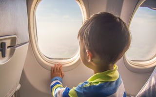 Bé trai 12 tuổi "chiếm ghế" của hành khách máy bay: Sai sót gây rúng động ngành hàng không