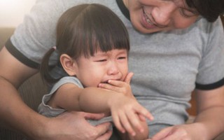 7 điều cha mẹ không nên làm trước mặt con cái, có thể ám ảnh con cả đời