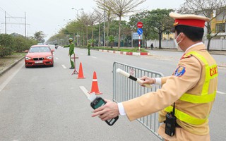 Quy định mới về quyền hạn và các trường hợp cảnh sát giao thông được dừng xe