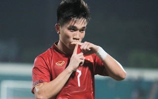 Tuyển thủ U23 Việt Nam ghi bàn thắng gửi tặng bạn gái 