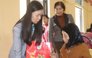 Lãnh đạo Hội LHPN Việt Nam thăm, tặng quà Tết gia đình chính sách, phụ nữ nghèo, trẻ khó khăn ở Yên Bái