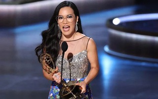 Diễn viên gốc Việt - Trung giành cú đúp tại hai giải phim, truyền hình lớn của Mỹ