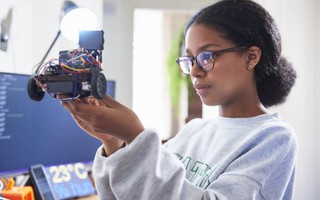 Vì sao trẻ em gái ở Mỹ ít hứng thú với STEM?