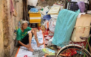 Hà Nội: Bà lão 85 tuổi bị tố "ngày đi ăn xin, tối về biệt thự" thường xuyên ngủ ở nhà vệ sinh 
