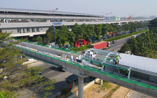Loạt cầu đi bộ kết nối metro số 1 TPHCM đang hoàn thiện 