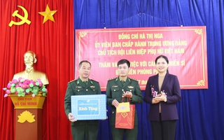 Chủ tịch Hội LHPN Việt Nam thăm, chúc Tết đồn Biên phòng Pa Tần, Lai Châu