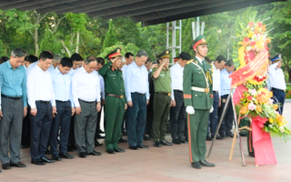 Tổng Bí thư, Chủ tịch nước Tô Lâm dâng hương tưởng nhớ các anh hùng liệt sỹ