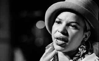 Nữ tác giả Ntozake Shange - "người bước đi như một con sư tử"