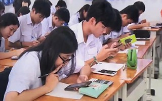 Cấm sử dụng điện thoại trong trường học: Mỗi nơi một kiểu