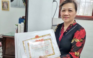 Ánh sáng của Đảng đã vào tận sân nhà mình rồi!