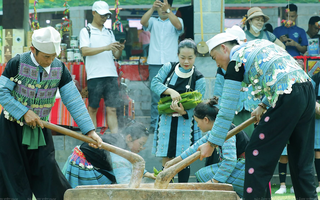 Bánh giầy ngày Tết của người Mông 