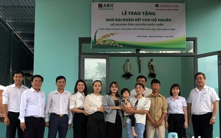 Agribank Chi nhánh tỉnh Ninh Thuận và ABIC Chi nhánh Khánh Hòa trao nhà đại đoàn kết cho hộ nghèo