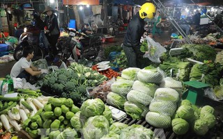 Hà Nội: Mùng 3 Tết, giá nhiều mặt hàng thực phẩm “hạ nhiệt”