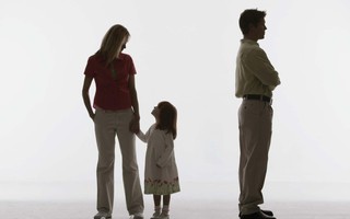 Mẹ từ chối cấp dưỡng cho con sau khi ly hôn, có bị phạt không?