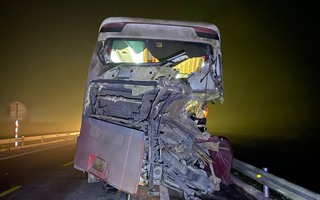 Lại xảy ra tai nạn thảm khốc trên cao tốc Cam Lộ - La Sơn, 2 người chết, nhiều người bị thương
