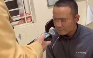 Tài xế xe bán tải chạy trốn cảnh sát, tông nhiều người trên đường phố Hà Nội: Dương tính với ma túy