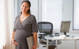 Lao động nữ mang bầu mấy tháng thì được nghỉ thai sản?