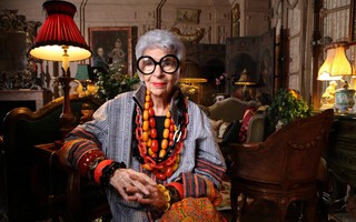 Iris Apfel - nhà thiết kế, biểu tượng thời trang người Mỹ qua đời ở tuổi 102