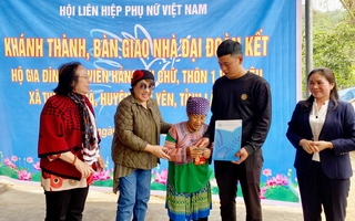 Trao tặng 2 căn nhà "Đại đoàn kết" cho hội viên phụ nữ nghèo tại Lào Cai