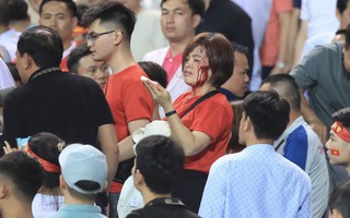 CĐV đánh nhau đổ máu trên sân Mỹ Đình trong ngày đội tuyển Việt Nam thua đau Indonesia 