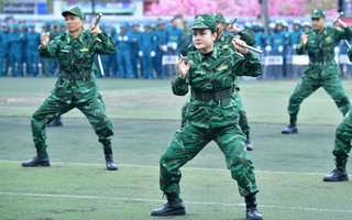 Nữ chiến sĩ biên phòng xứ Nghệ: Xung phong vào đội huấn luyện võ thuật khi con mới 8 tháng tuổi