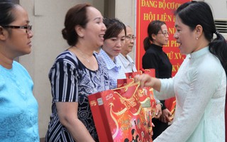 Hội LHPN TPHCM tặng quà 8/3 sớm cho 200 hội viên, phụ nữ khó khăn