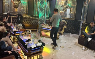 Hà Nội: Đột kích quán karaoke phát hiện hàng chục "dân chơi" đang phê ma túy