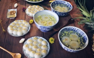 Tết Hàn thực: Giữa “rừng” bánh sắc màu, bánh trôi bánh chay truyền thống vẫn có sức hút riêng