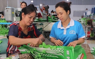Sản xuất túi nylon tự hủy tạo việc làm cho 100 lao động với mức thu nhập 4-6 triệu đồng/tháng