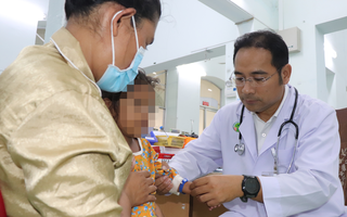 Cứu sống bé gái Campuchia nguy kịch do mắc sốt xuất huyết 