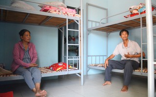 TPHCM: Bệnh nhân gồng mình chống lại nắng nóng trong các khu trọ nghèo